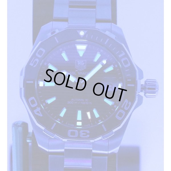 タグホイヤー　アクアレーサー　ＷＡＹ２１１Ｃ　紺文字盤　紺セラミックベゼル　ライト