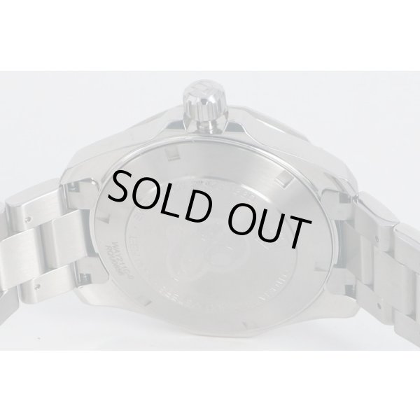 タグホイヤー　アクアレーサー　ＷＡＹ２１１Ｃ　紺文字盤　紺セラミックベゼル　ブレス　裏面拡大