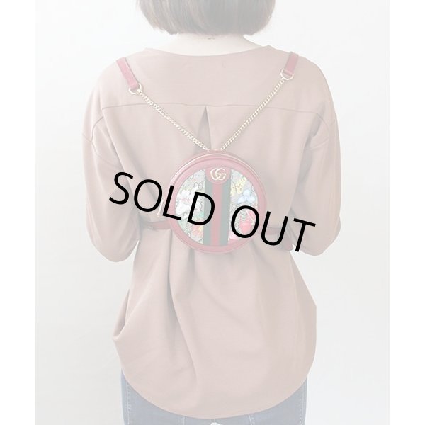 グッチ　フローラ ミニバックパック 598661 854046 レッド　背負ったイメージ