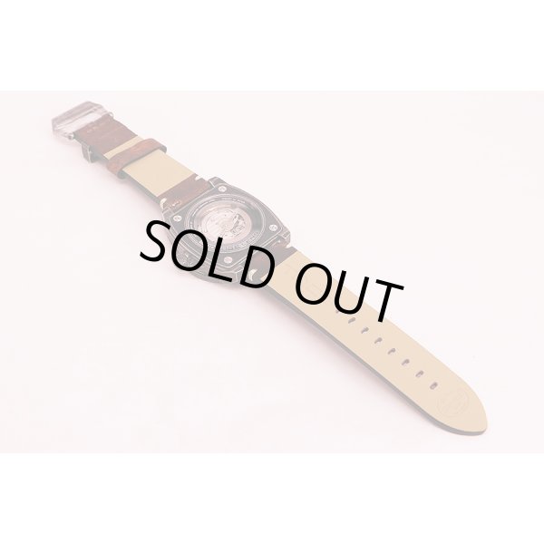 タックス　ヴィンテージレンズ２　ＴＳ１８０３Ｋ　黒文字盤　タックス１０周年限定５００本　替えベルト状態　裏面