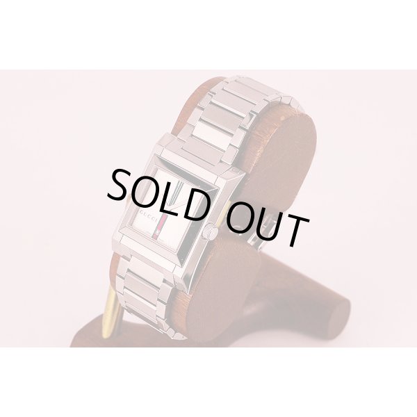 グッチ　ＹＡ１１１Ｊ　グッチオ　銀文字盤　サイド