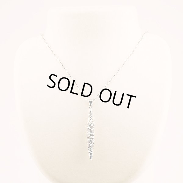 PT900/K18WG ダイアイリペンダントネックレス 1.62ct 0.24ct 13.60g　装着イメージ