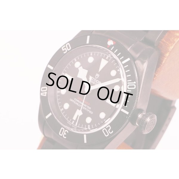 チューダー　ヘリテージ　ブラックベイダーク　７９２３０ＤＫ　黒文字盤　黒ブレス　サイド拡大