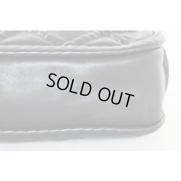 シャネル　ロープモールディング ワンショルダーバック ブラック　底拡大