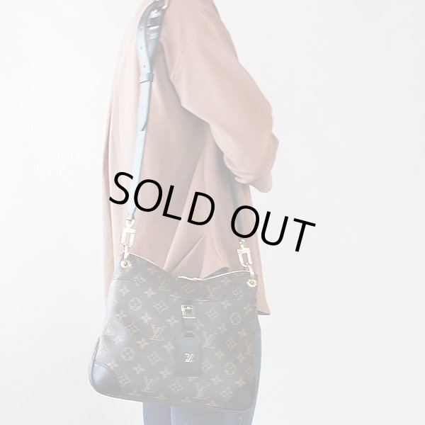 ルイ・ヴィトン　オデオン NM PM M45353 ノワール　掛けたイメージ