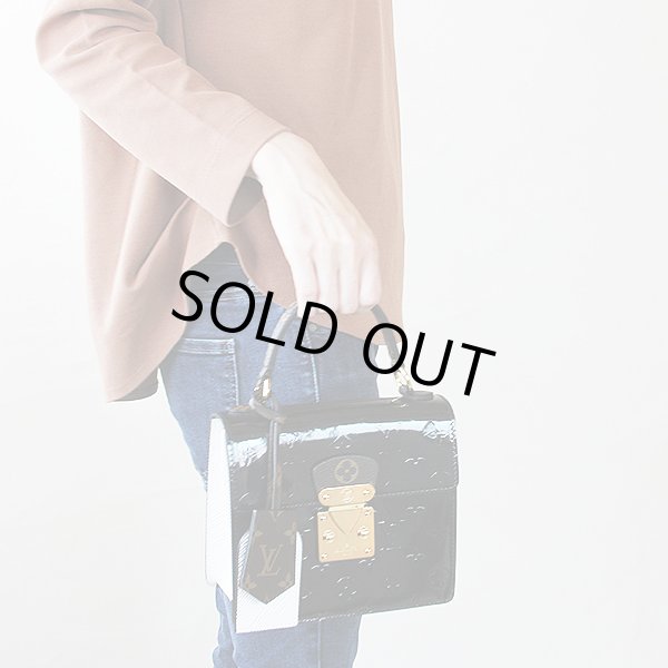 ルイ・ヴィトン　スプリング・ストリート PM M90375 ノワール　持ったイメージ