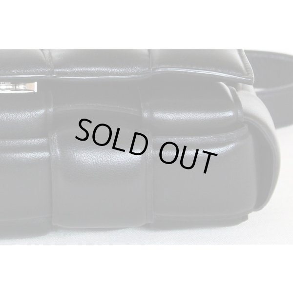 ボッテガヴェネタ　パデッド カセット 591970VCQR18803 ブラック／SIV金具　底拡大