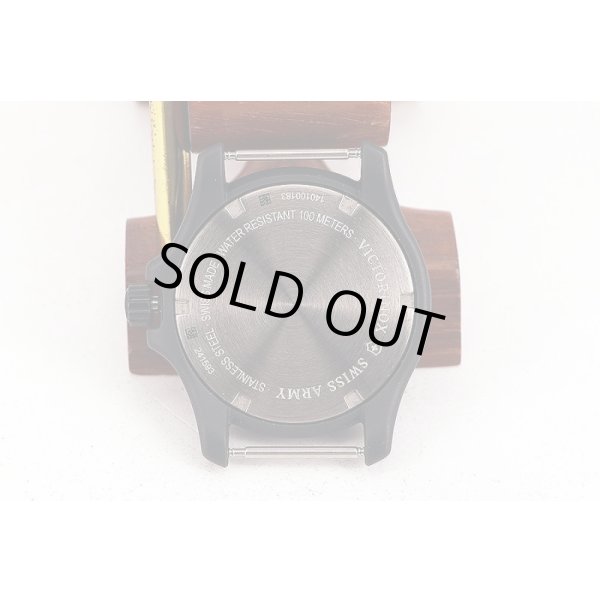 ヴィクトリノックス　ミリタリー　２４１５９３　黒文字盤　裏面拡大