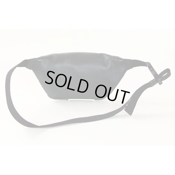 バレンシアガ　ベルトバック 579617 DLQQN 1000 ブラック　裏面