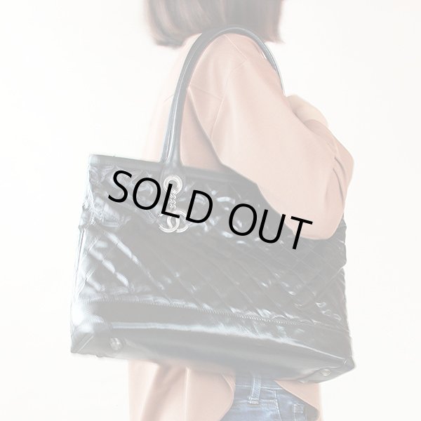 シャネル　トートバック ブラック　掛けたイメージ