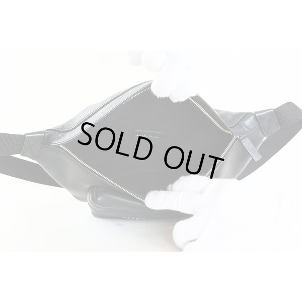 バレンシアガ　ベルトバック 579617 DLQQN 1000 ブラック　中身