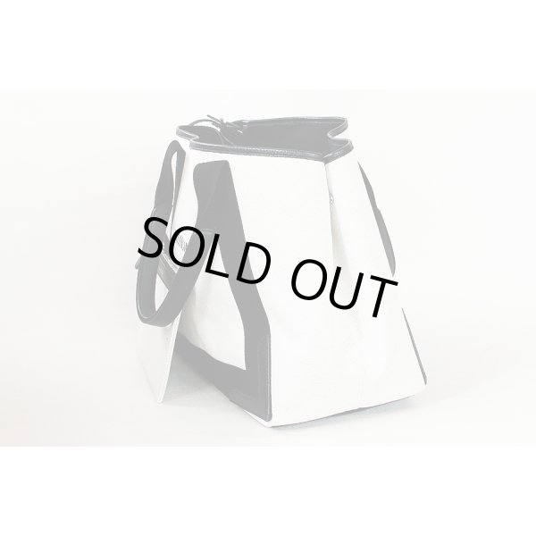 バレンシアガ　ネイビーカバス 581292 AQ38N 1081 ナチュラル／ブラック　サイド