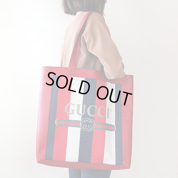 グッチ　トートバック 523781 493075 トリコロール　掛けたイメージ