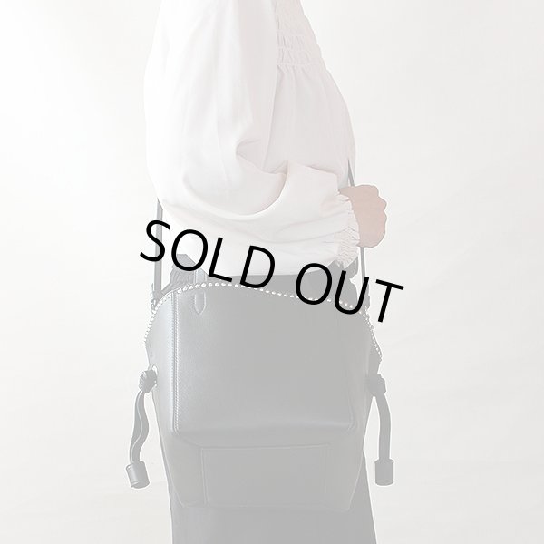 ジェイ&エム デヴィッドソン　ベル ミニ ウイズスタッズ トートバック ブラック　掛けたイメージ