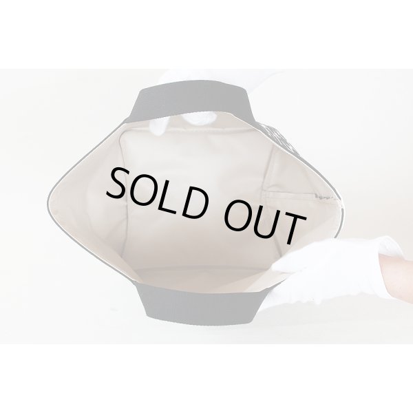 エルベシャプリエ　舟型トートM パンサー 707FB パンサーブラン／ノワール／ブランタグ　中身