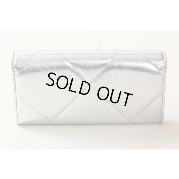 シャネル　シャネル19 ロングフラップウォレット AP0955 シルバー　裏面