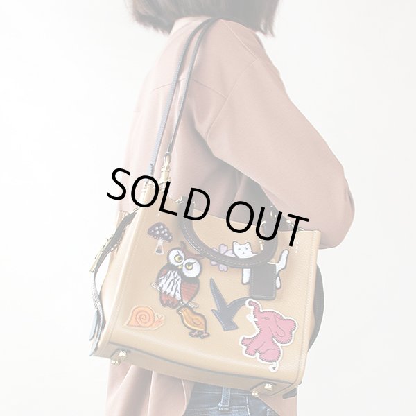 コーチ　ローグ25 3WAYハンドバック  No.F2180-C6167 ベージュ　掛けたイメージ(1)