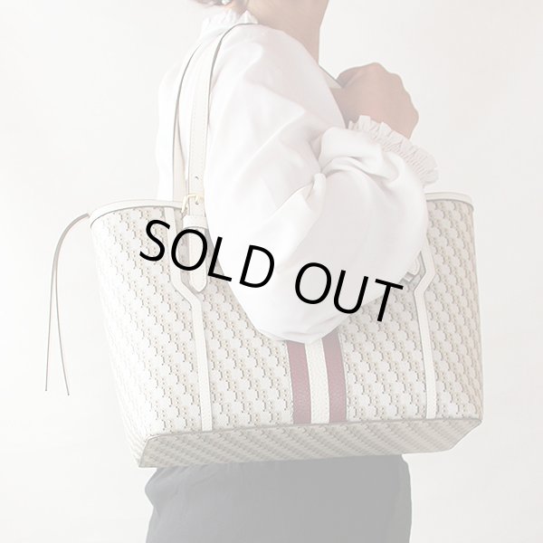 バリー　SUPRA スモール トートバック マルチカイユベージュ　掛けたイメージ