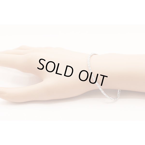 タサキ　 K18WG ダイアイリブレスレット 1.53ct 8.80g　装着イメージ