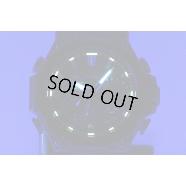 カシオ　Ｇショック　ＭＴＧ－Ｂ２０００ＢＤ　５６３６　黒文字盤　赤ベゼル　ライト