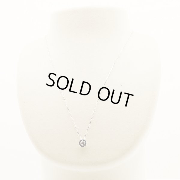 フォーエバーマーク　K18WG ダイアイリペンダントネックレス 0.18ct 2.30g　装着イメージ