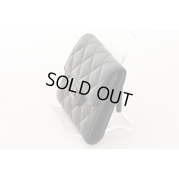 シャネル　クラシック スモール フラップウォレット ブラック　サイド