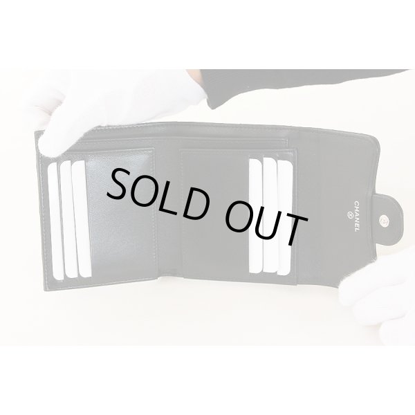 シャネル　クラシック スモール フラップウォレット ブラック　中身