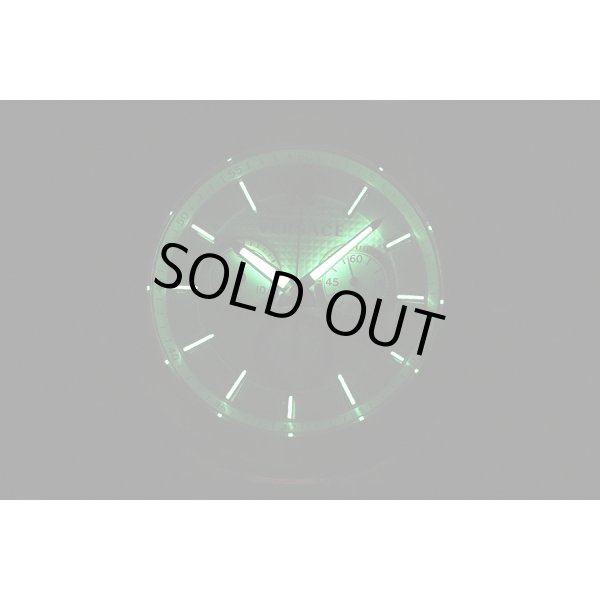 ヴェルサーチ　ミスティックスポーツクロノ　ＶＦＧ１３００１５　白文字盤　ライト暗闇