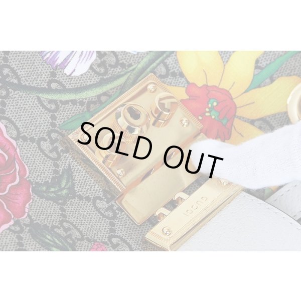 グッチ　フローラー パドロック GGスモールショルダーバック 498156 204991 ベージュ／ホワイト　GP金具部に開閉の際に出来たと思われる小傷