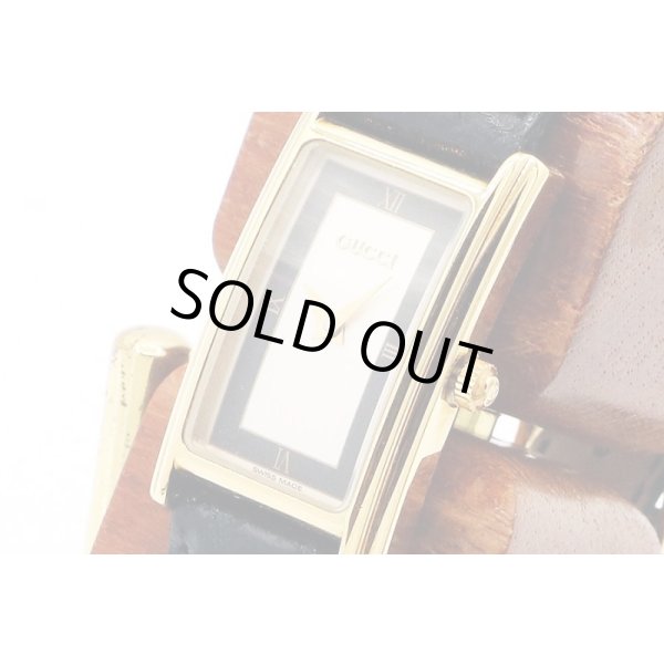 グッチ　２６００Ｌ　長角型　銀文字盤　サイド拡大