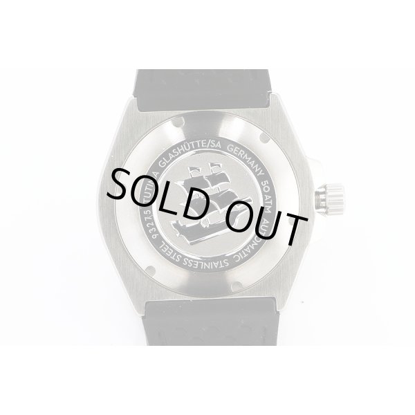 チュチマ　Ｍ２セブン　６１５５－７　赤文字盤　裏面拡大