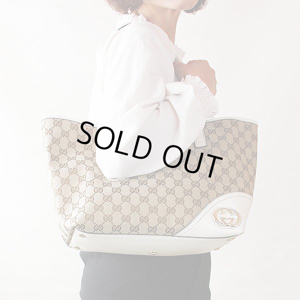 グッチ　トートバック 169946 000926 ベージュ／ホワイト　掛けたイメージ