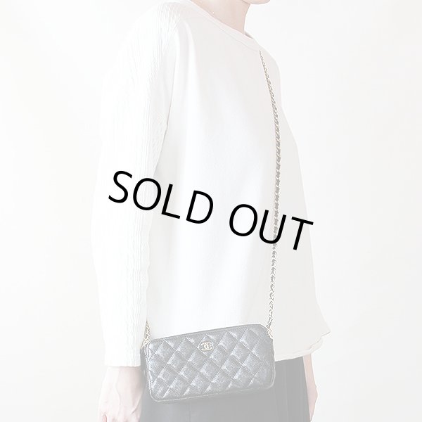 シャネル　チェーンウォレット AP0248 ブラック／GP金具　掛けたイメージ