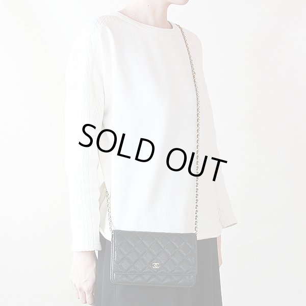 シャネル　クラシック チェーンウォレット AP0250 ブラック／GP金具　掛けたイメージ