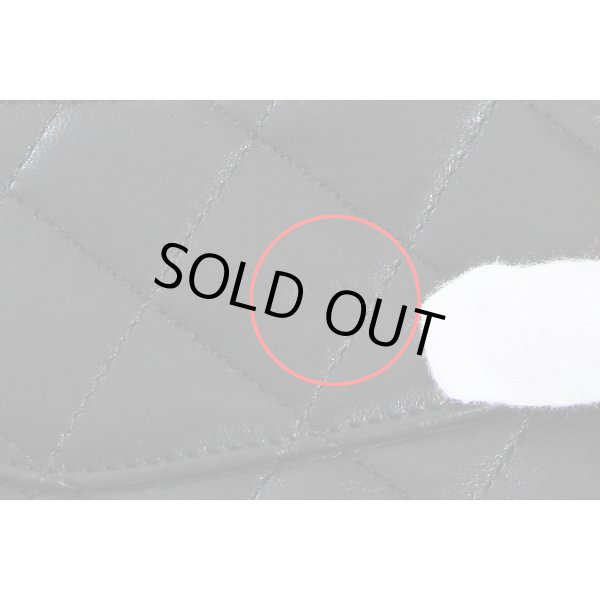 シャネル　ミニフラップバック AS3456 ブラック／GP金具（ハート付）　チェーンの金具跡（バック背面ポケット）