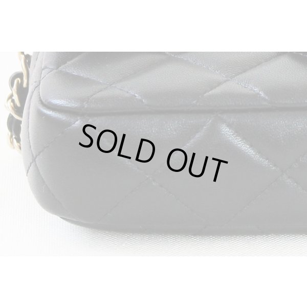 シャネル　フラップフォンケース AP2096 ブラック／ゴールド金具　底拡大