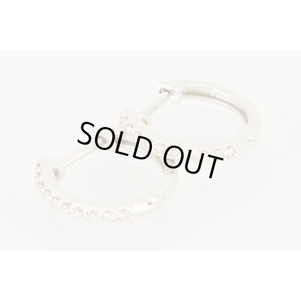 K18WG ダイアイリフープピアス 0.08ct*2 1.60g 　留め具留めたイメージ