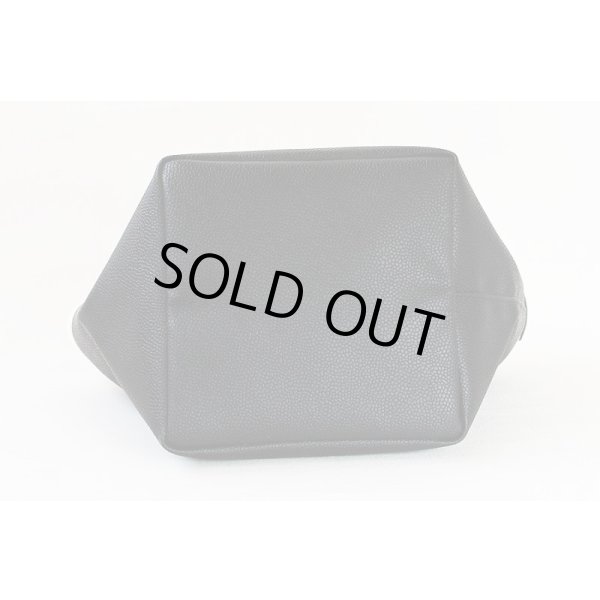 エルベシャプリエ　リュクス舟型トートM 707GP ノワール／イヴォワール　底