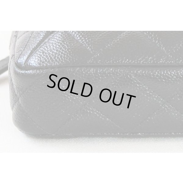 シャネル　エコバック マトラッセ チェーンショルダー ブラック／レッド／GP金具　底拡大