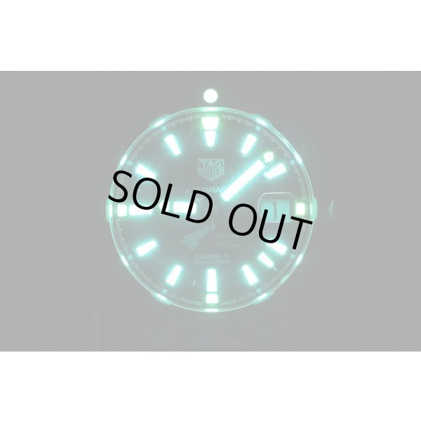 タグホイヤー　アクアレーサー　ＷＢＤ２１１７　紺文字盤　奄美大島限定　ライト暗闇