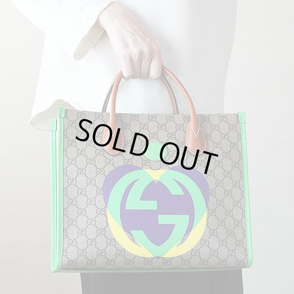 グッチ　スモール トートバック 680956 525040 ベージュ　持ったイメージ