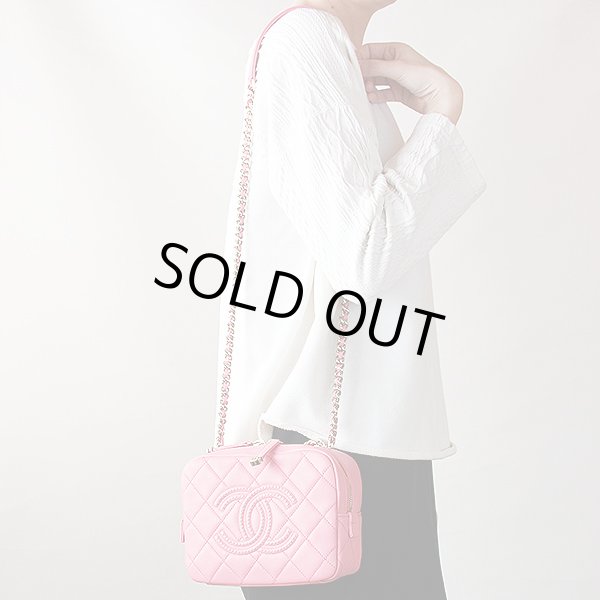 シャネル　マトラッセ 2WAY バニティバック　AS1512 ピンク／GP金具　掛けたイメージ