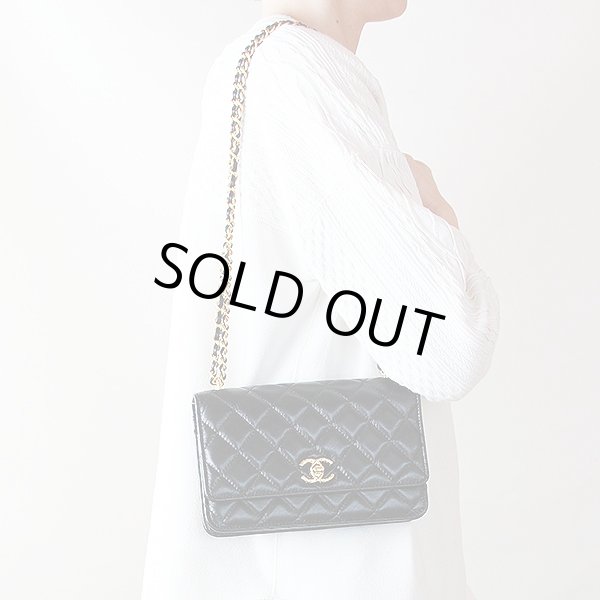 シャネル　チェーンウォレット AP3102 ブラック／GP金具　掛けたイメージ(1)