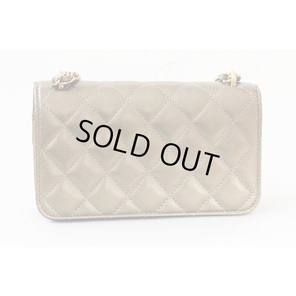 シャネル　フラップフォンケース AP3106 ゴールド／GP金具　裏面