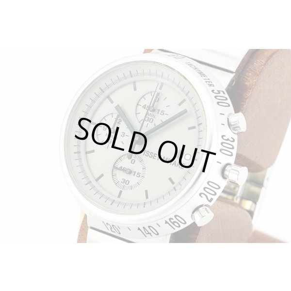 イッセイ・ミヤケ　トラペゾイド　クロノ　ＳＩＬＡＺ００２　グレー文字盤　サイド拡大