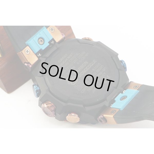 カシオ　Ｇショック　ＭＴＧ－Ｂ２０００ＸＭＧ　レインボーマウンテン ５６３６　裏面拡大(2)