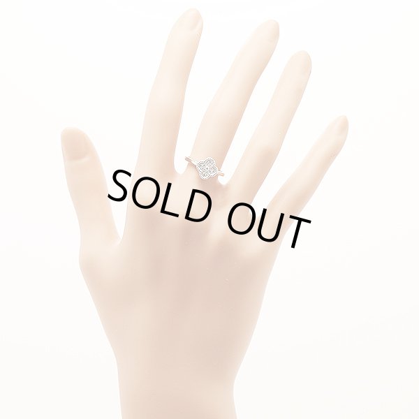 ヴァンクリーフ＆アーペル 750WG スウィートアルハンブラ ダイアイリリング 3.40g　装着イメージ