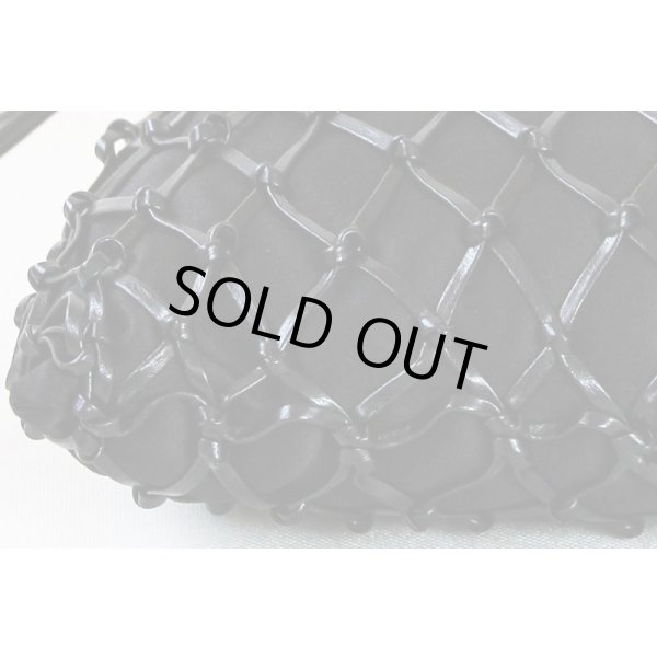 プラダ メッシュクラッチショルダーバック 1BC075 ブラック　底拡大