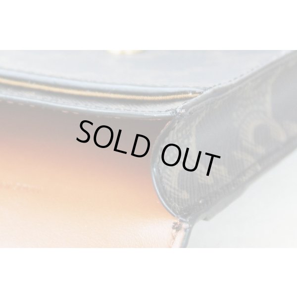 セリーヌ バーティカル フォン ポーチ 10J092DQB.04LU タン　結合部に僅かに亀裂