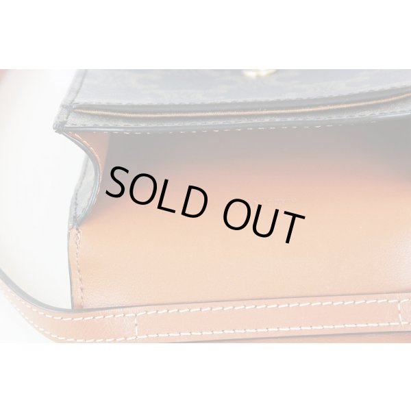 セリーヌ バーティカル フォン ポーチ 10J092DQB.04LU タン　レザーしわ